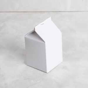 Caja en 1 pieza “Milk” 6x6x12 cm  – 10 U
